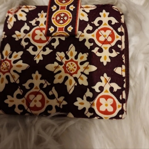 Vera Medallion‎ wallet NWT - Picture 2 of 6